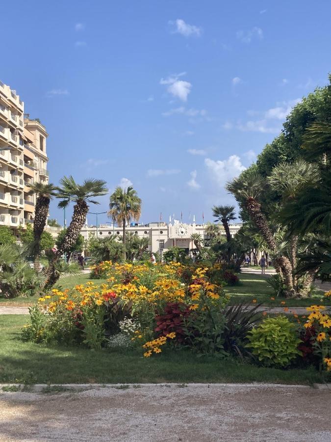 Queen Riviera : Climatisation, Parking, Terrasse 멍똥 외부 사진