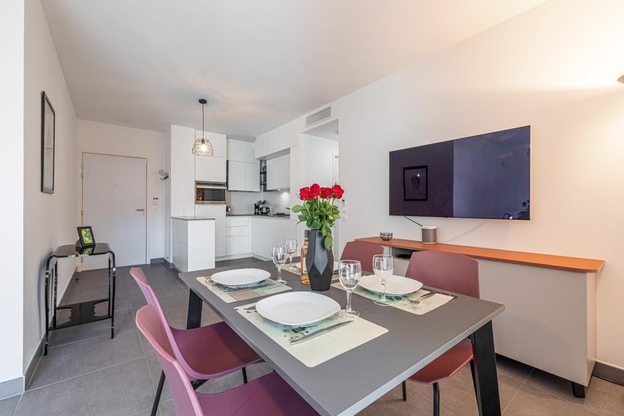 Queen Riviera : Climatisation, Parking, Terrasse 멍똥 외부 사진
