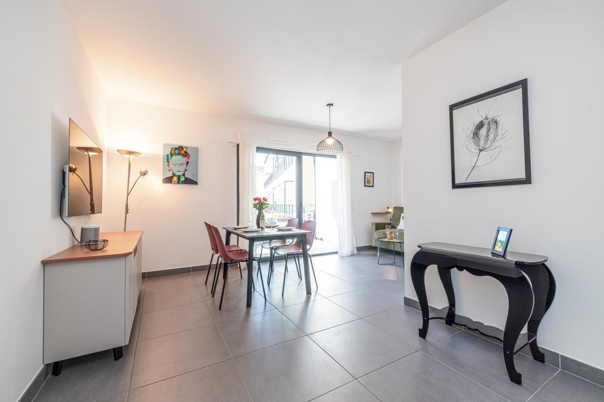 Queen Riviera : Climatisation, Parking, Terrasse 멍똥 외부 사진