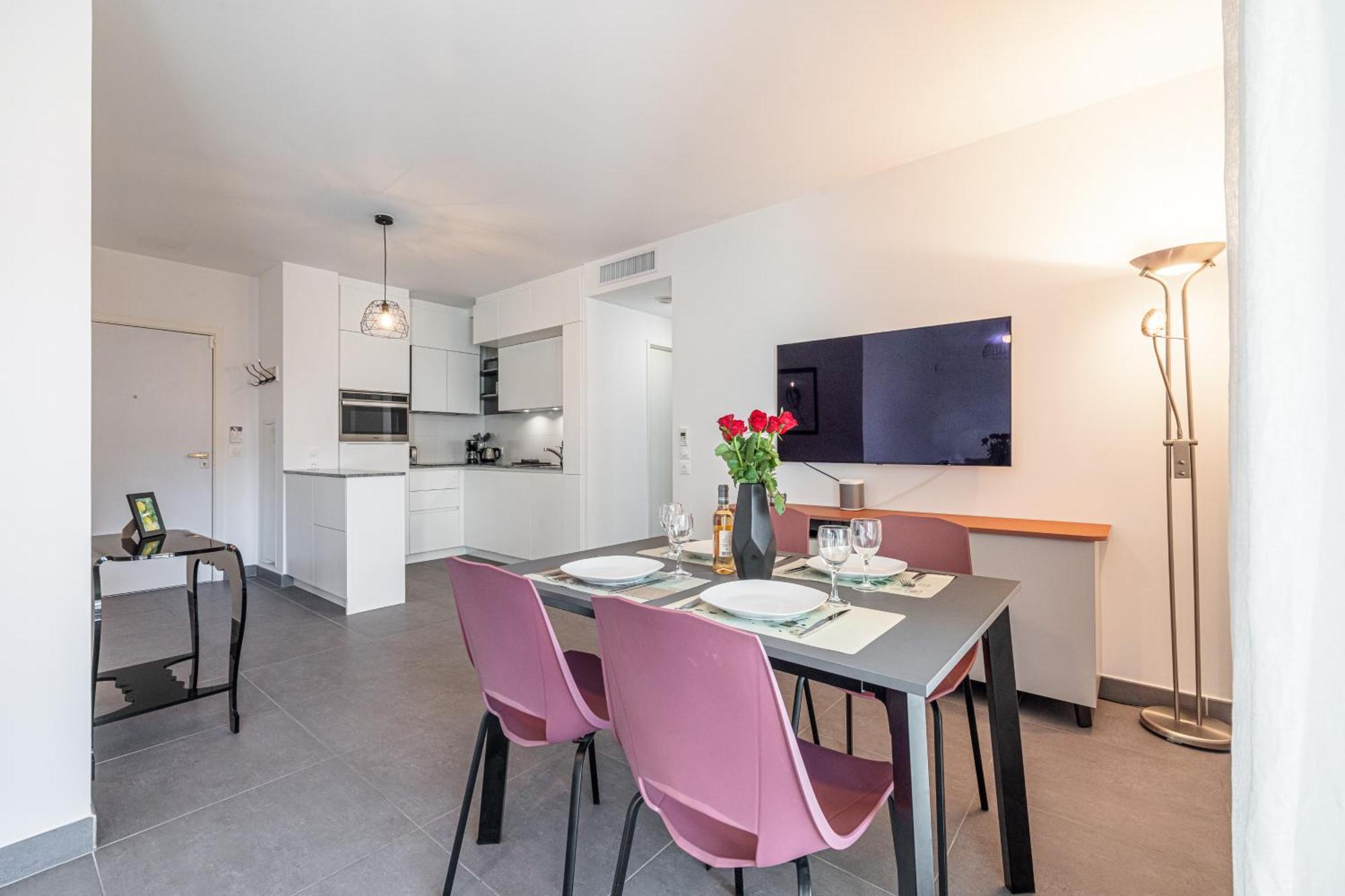 Queen Riviera : Climatisation, Parking, Terrasse 멍똥 외부 사진
