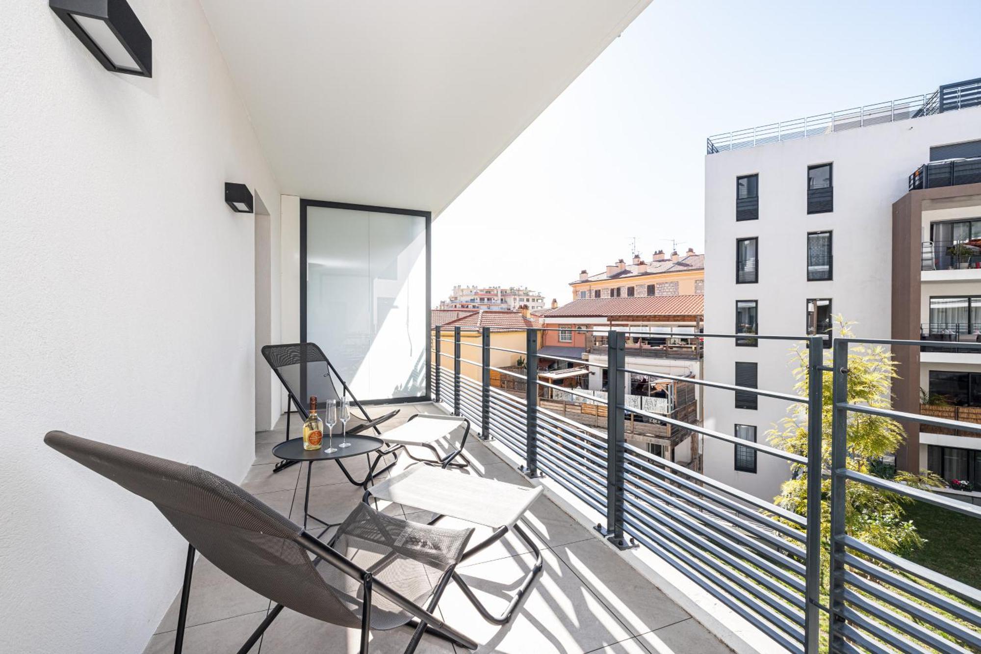 Queen Riviera : Climatisation, Parking, Terrasse 멍똥 외부 사진